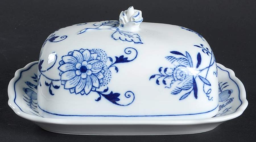 Blue Onion Rectangular Covered Butter by Zwiebelmuster-1