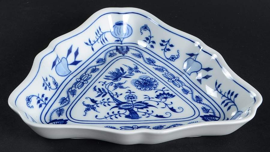 Blue Onion 7" Triangular Serving Bowl by Zwiebelmuster-1