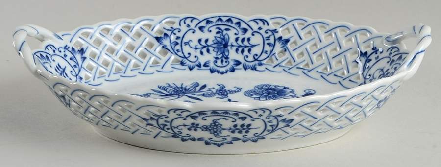 Blue Onion 10" Oval Pierced Basket by Zwiebelmuster-1
