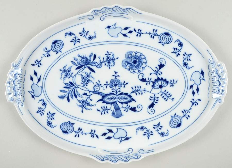 Blue Onion 15" Oval Handled Tray by Zwiebelmuster-1