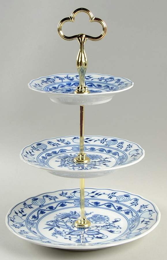 Blue Onion 3-Tiered Serving Tray (LP, SP, BB) by Zwiebelmuster-1