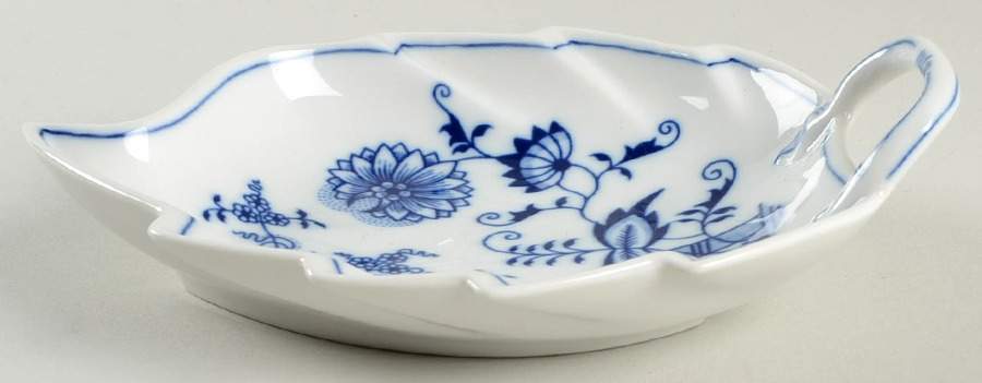 Blue Onion 7" Leaf Dish by Zwiebelmuster-1
