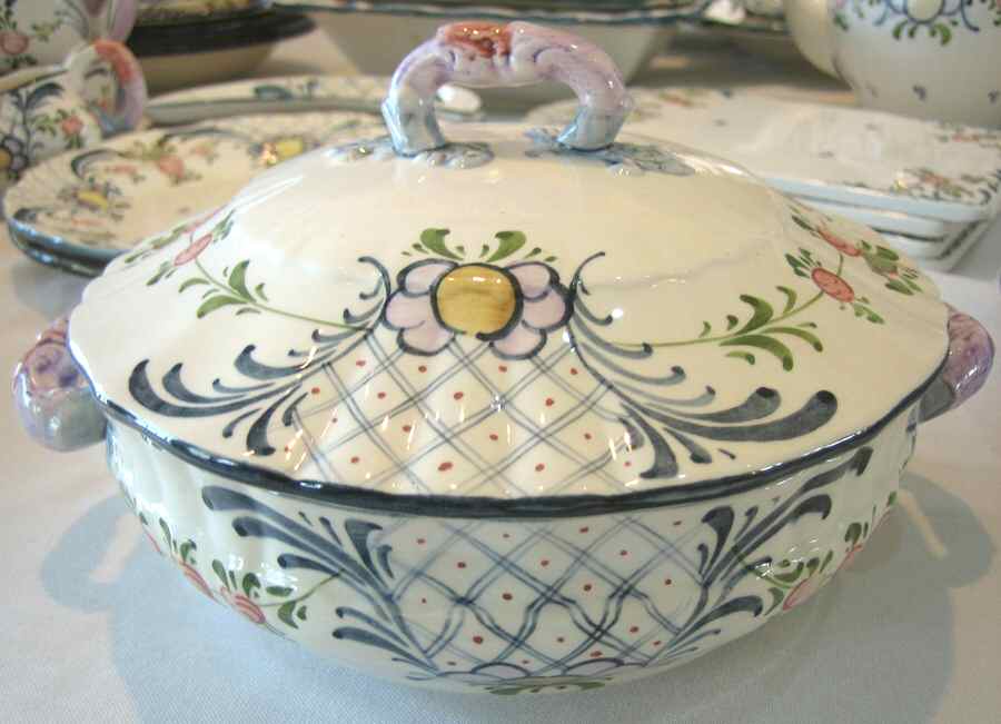 Favorite Round Covered Vegetable by Georg Schmider-1