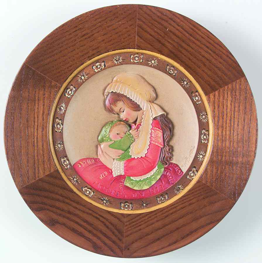 Ferrandiz Mother's Day Plate Mother And Child (Anri) - No Box by Anri-1