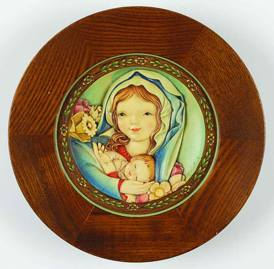 Ferrandiz Mother's Day Plate Mother Holding Child - No Box by Anri-1