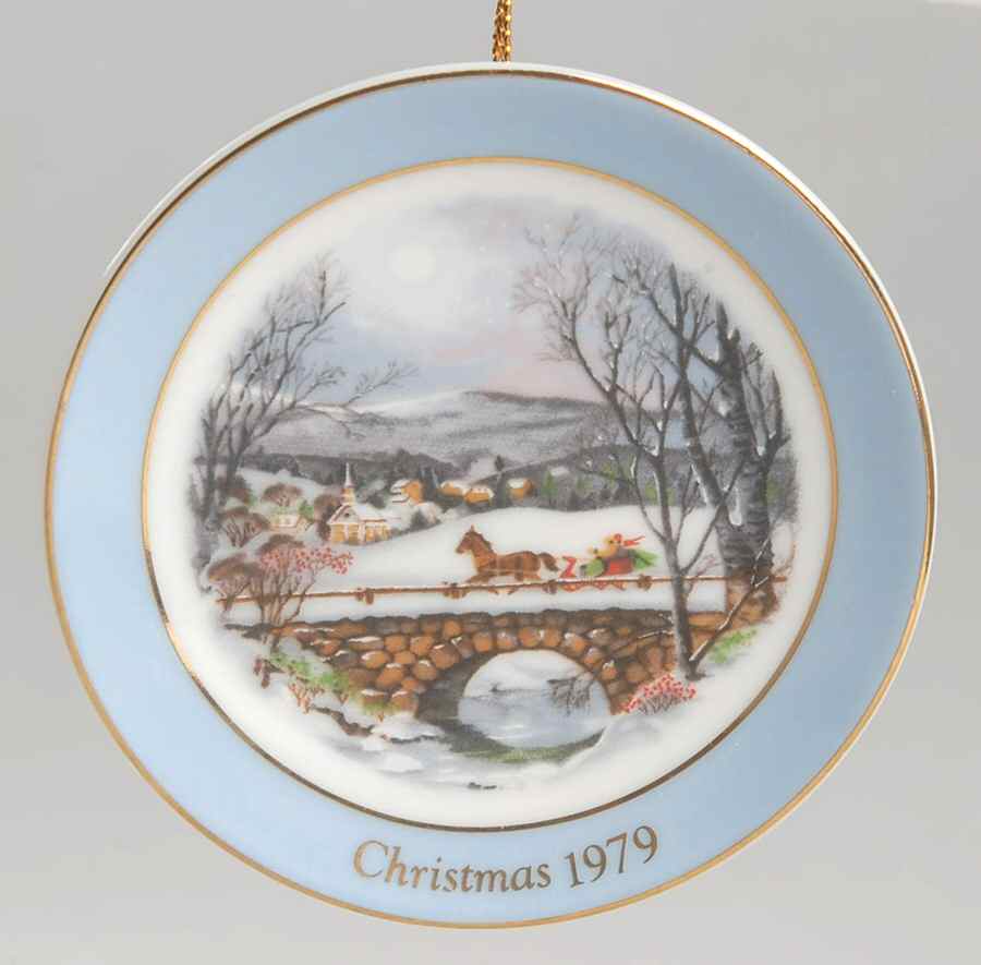 Avon Miniature Christmas Plate Christmas 1979 - Boxed by Avon-1