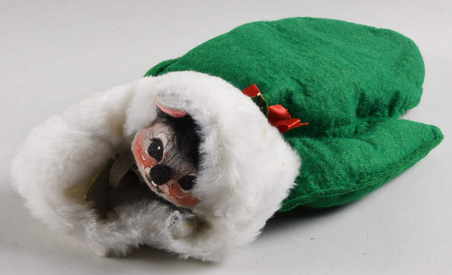 Christmas Mice Mouse In Green Mitten - No Box by Annalee-1
