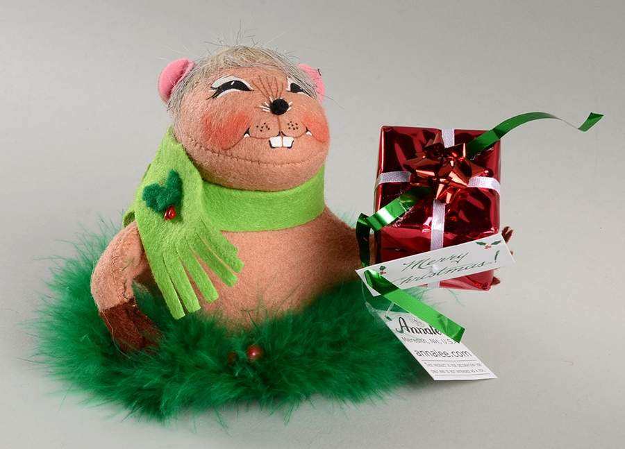 Annalee Christmas Doll Gift Giving Groundhog - No Box by Annalee-1