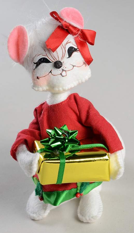 Christmas Mice Holly Berry Girl Mouse W/Present - No Box by Annalee-1