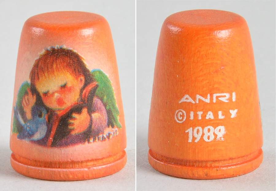 Ferrandiz Annual Thimble 1982-The Choral - Boxed by Anri-1