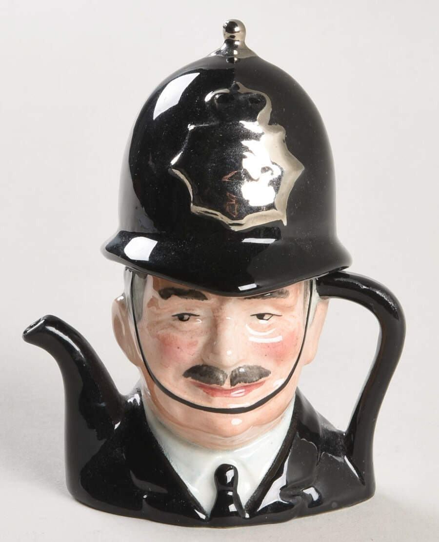 Character Teapot Bobby-Miniature - No Box by Artone-England-1