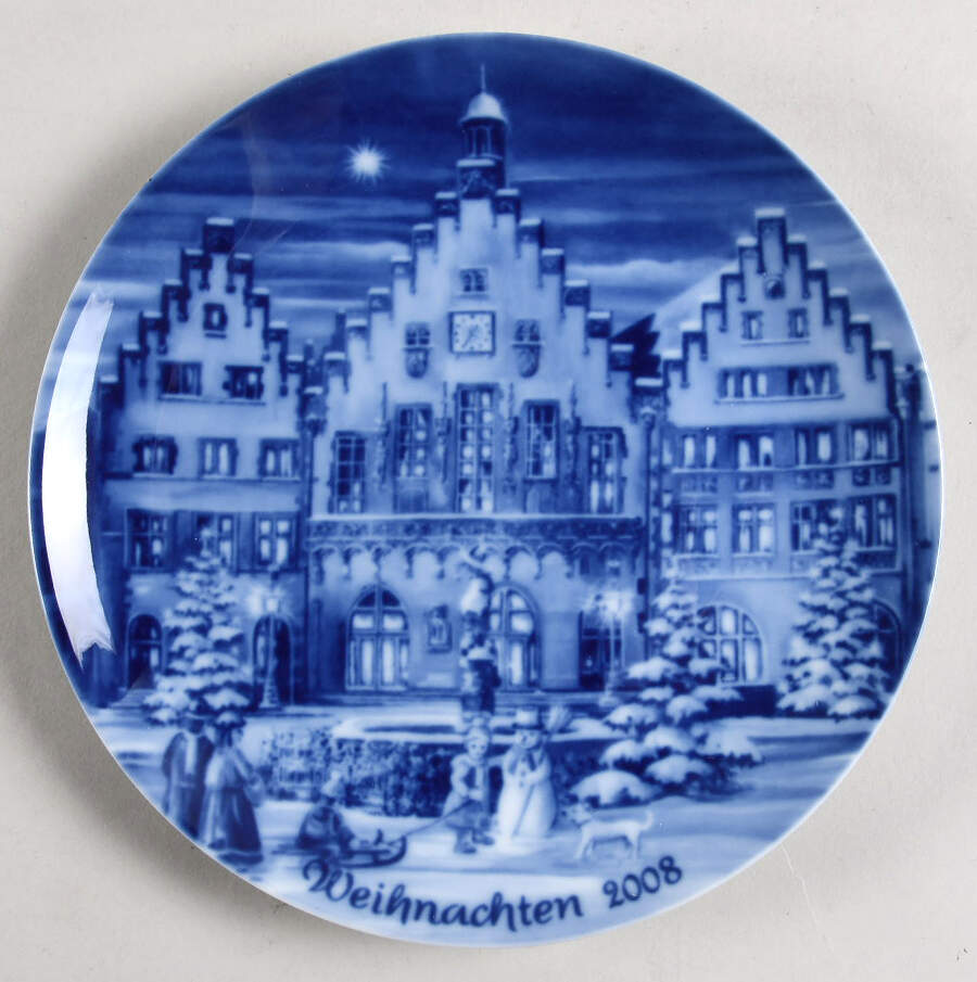 German Christmas Plates Christmas Eve In Frankfurter Romer - With Box 39a by Berlin Design-1