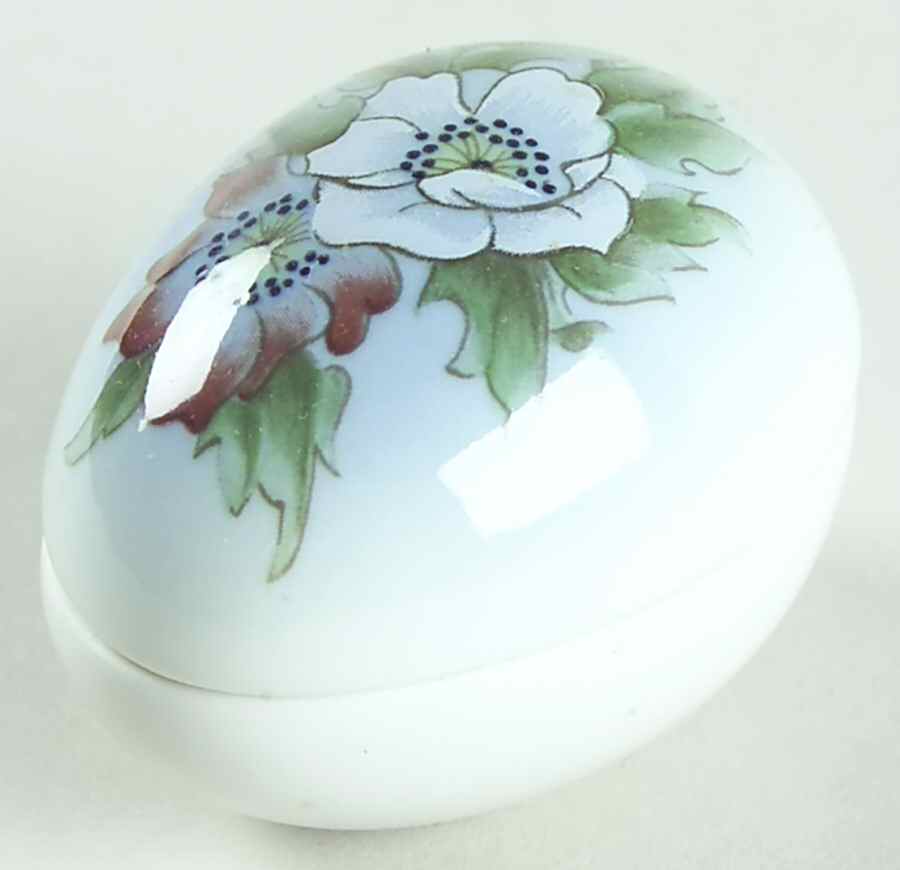 Annual Egg Pansy - No Box by Bing & Grondahl-1