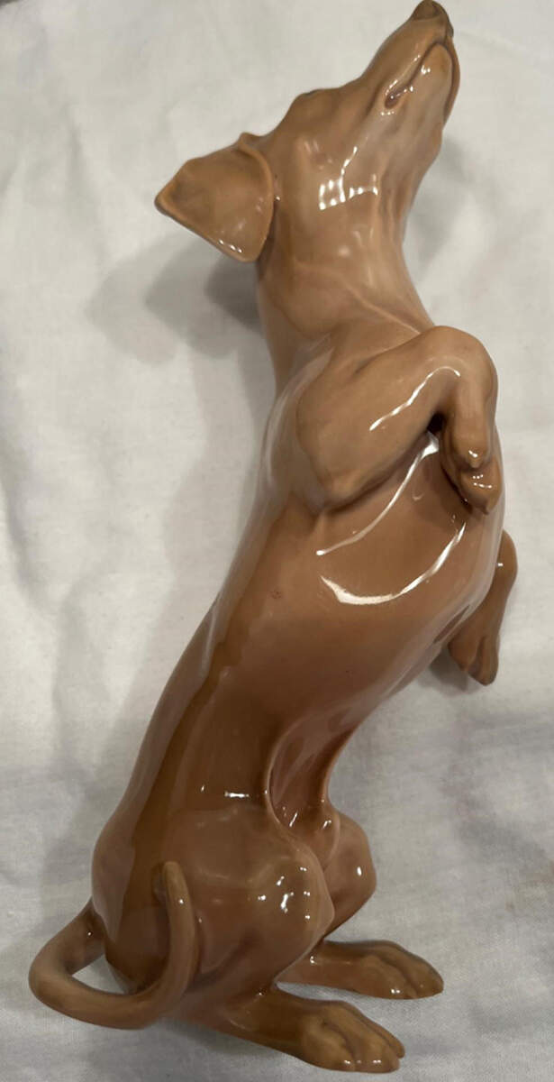 Dogs Dachshund Begging - No Box by Bing & Grondahl-1
