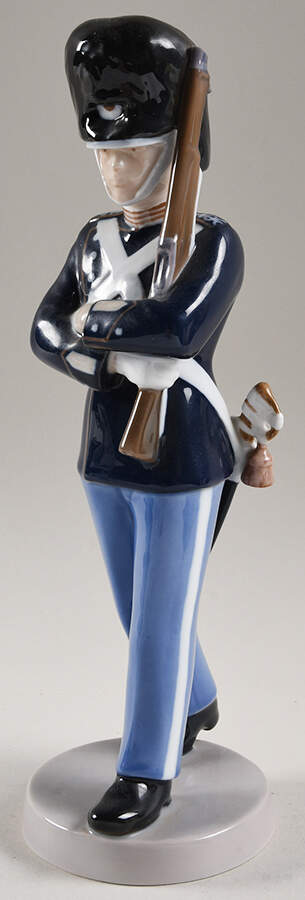 Occupations Guardsman - No Box by Bing & Grondahl-1