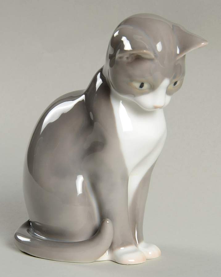 Cats Gray Cat Sitting-Gloss - No Box by Bing & Grondahl-1