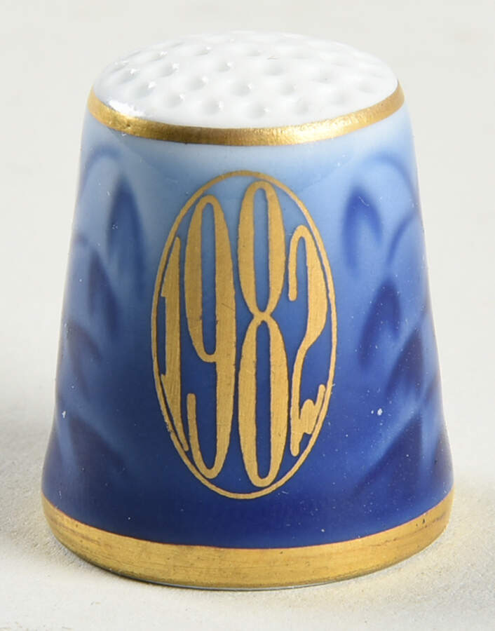 Bing & Grondahl Annual Thimble 1982 Annual Thimble - Boxed by Bing & Grondahl-1