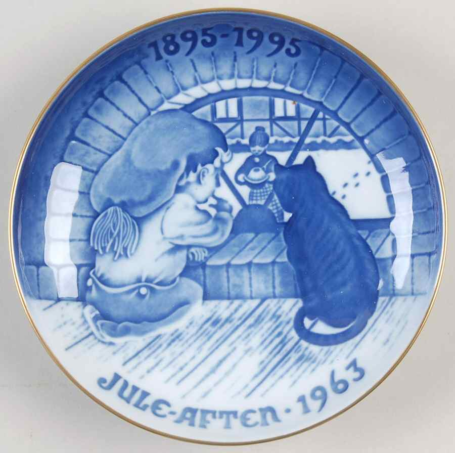 Centennial Christmas Plate Christmas Elf - No Box by Bing & Grondahl-1
