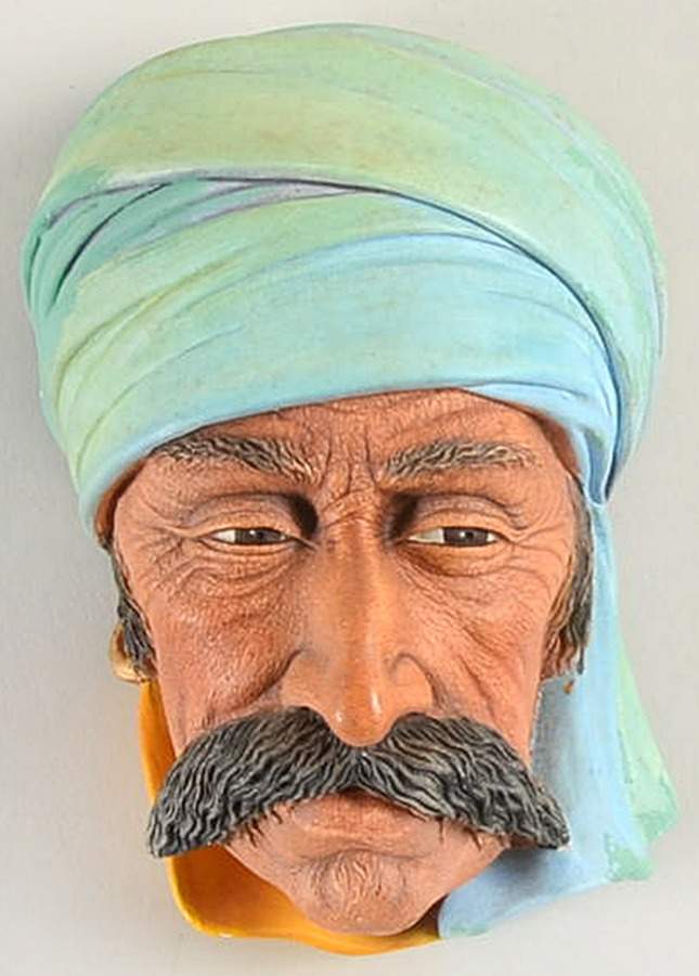 Character Head Plaques Albanian - No Box by Bossons-1