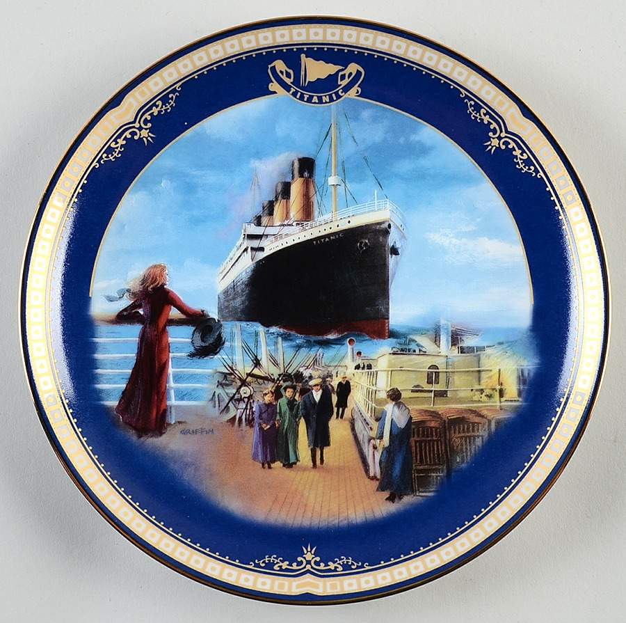 Titanic: Queen of The Ocean On The Promenade - No Box by Bradford Exchange-1