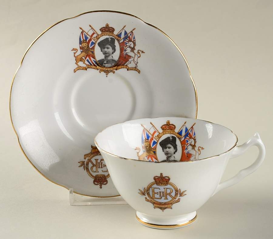 Collingwoods Royalty Souvenirs Queen Elizabeth Ii - No Box by Collingwoods-1