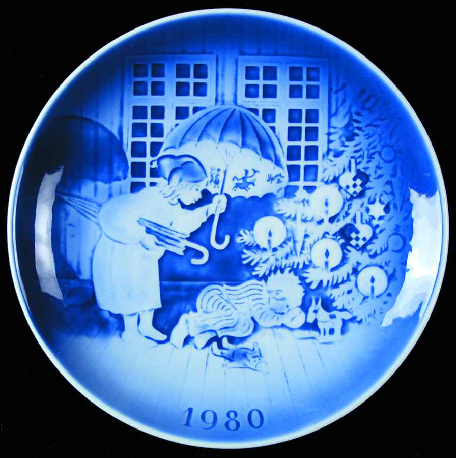 Svend Jensen Christmas Plate Willie Winkie - Boxed by Desiree-1