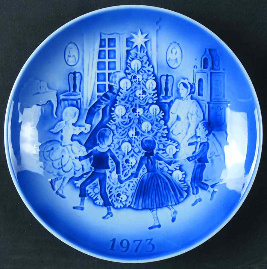 Svend Jensen Christmas Plate The Fir Tree - Boxed by Desiree-1