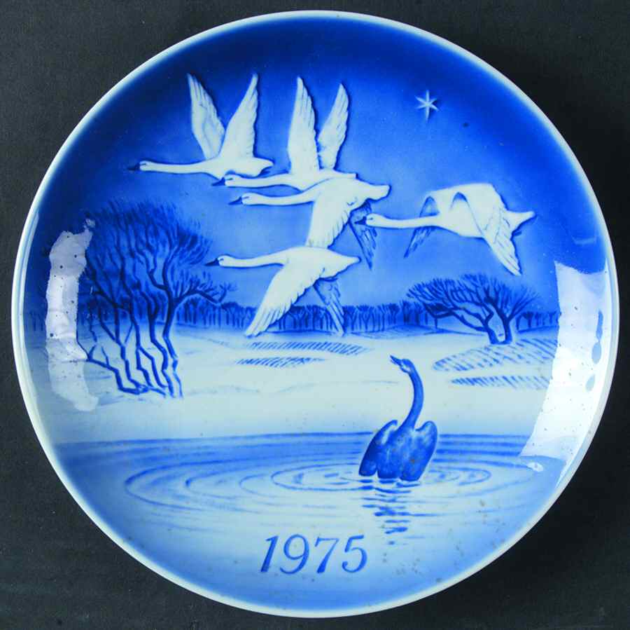 Svend Jensen Christmas Plate The Ugly Duckling - Boxed by Desiree-1