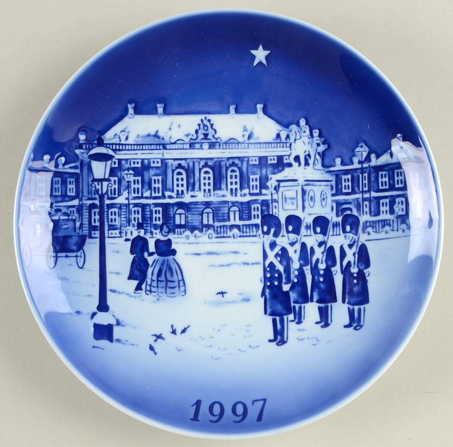 Svend Jensen Christmas Plate Amalienborg Palace Square - Boxed by Desiree-1