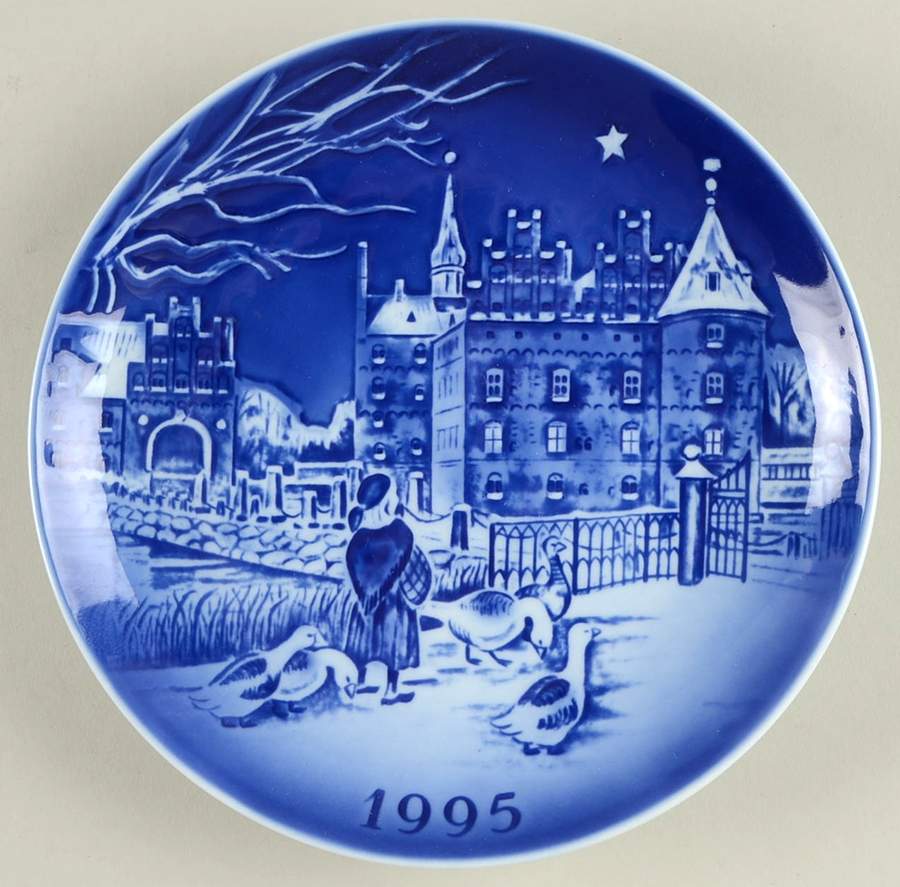 Svend Jensen Christmas Plate Everything In Its Right Place - No Box by Desiree-1
