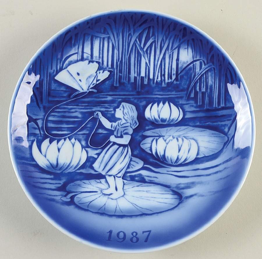 Svend Jensen Christmas Plate Thumbelina - Boxed by Desiree-1