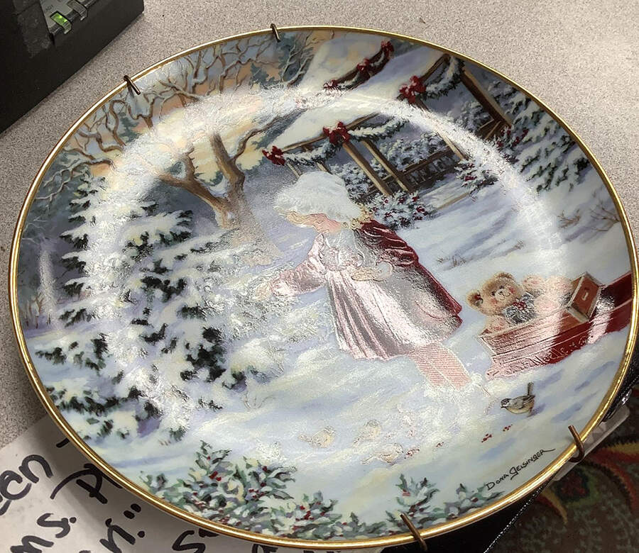 Winter Wonderland Season Of Sharing - No Box by Danbury Mint-1