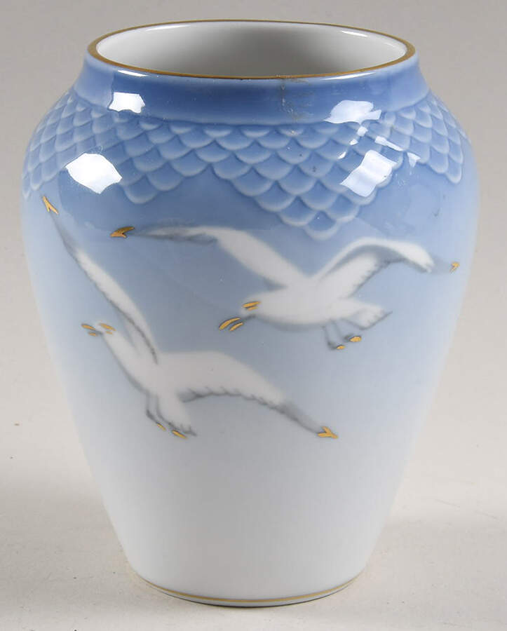Great Porcelain Houses of The World-Vase Bing & Grondahl - No Box by Danbury Mint-1