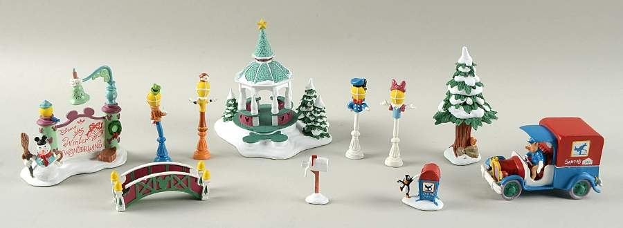 Disney Winter Wonderland 11 Piece-Accessory Kit - Boxed by Danbury Mint-1