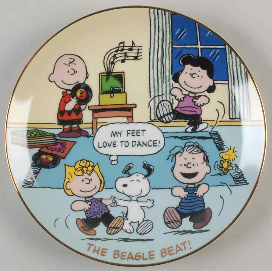 Peanuts Magical Moments The Beagle Beat - No Box by Danbury Mint-1