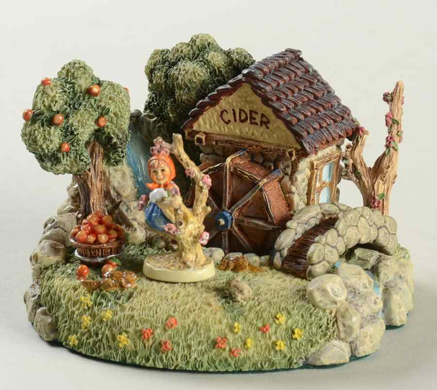 Miniature Hummelscape Apple Tree Girl - Boxed by Danbury Mint-1