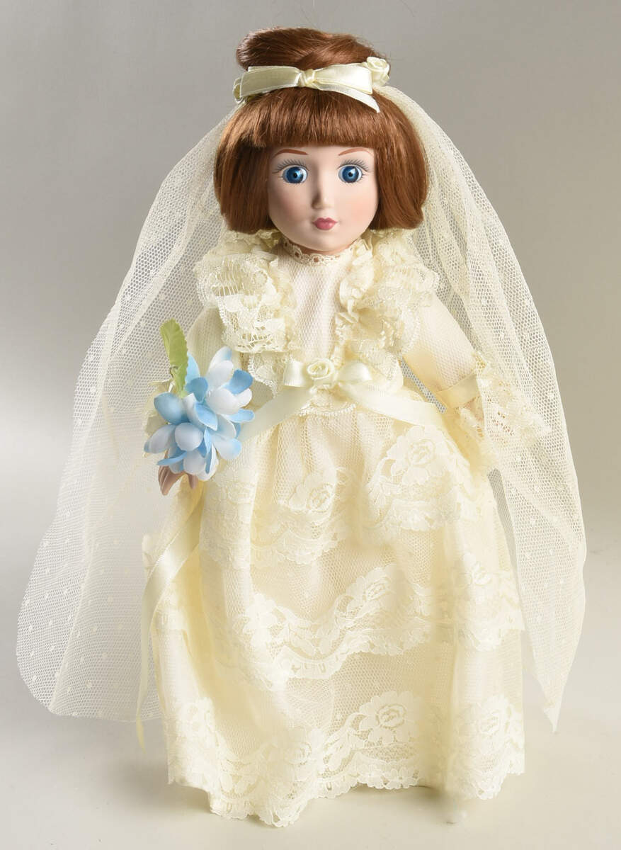 Brides of America Annie-A Bride Of The Gay Nineties - No Box by Danbury Mint-1