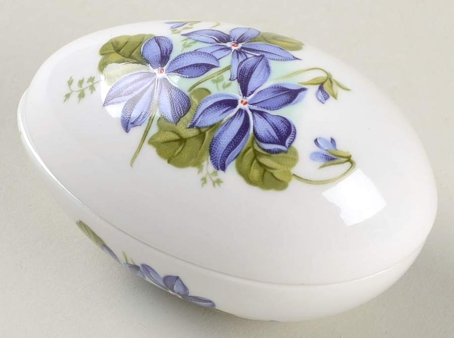 Great Porcelain Houses Egg Box Royal Grafton - No Box by Danbury Mint-1