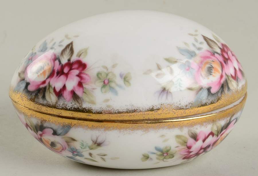 Great Porcelain Houses Egg Box Royal Albert - No Box by Danbury Mint-1