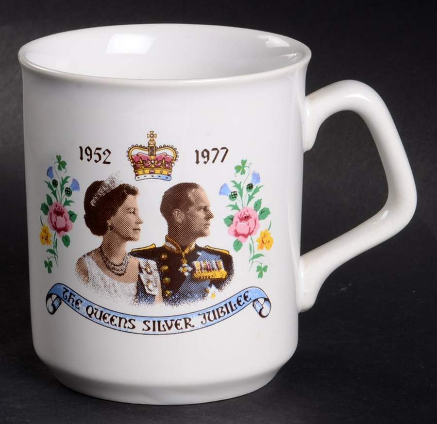 Royalty Commemoratives Elizabeth Ii Silver Jubilee Mug - No Box by England-1