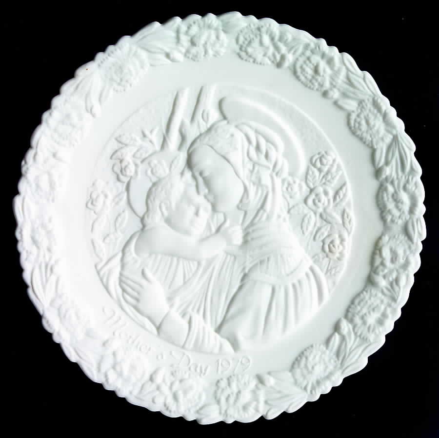 Mother'S Day-White Satin Madonna Of The Rose Hedge - No Box by Fenton-1