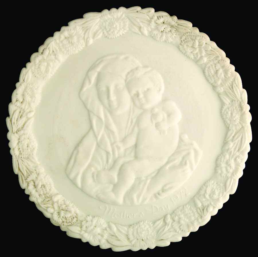 Mother'S Day-White Satin Madonna Of The Goldfinch - No Box by Fenton-1