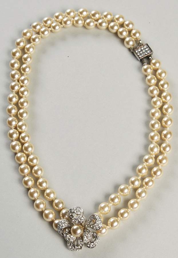 Franklin Mint Jewelry Jackie-Classic Bow & Faux Pearls - Boxed by Franklin Mint-1