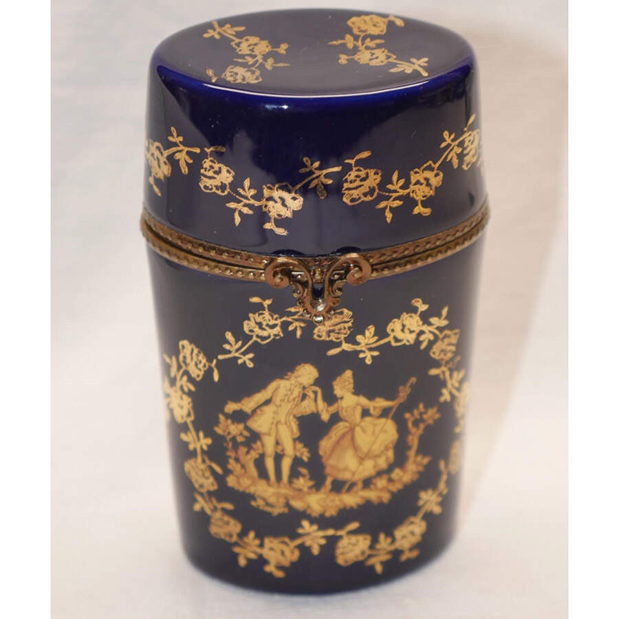 Limoges Boxes Victorian Couple - No Box by Fontanille & Marraud-1