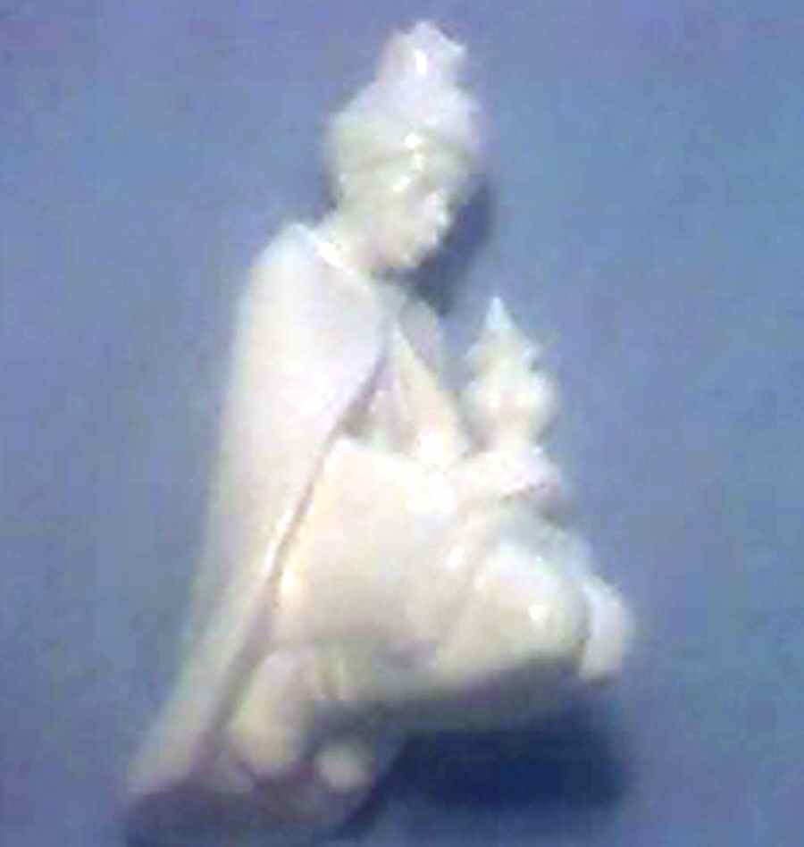 All White Figurines King Kneeling-Glossy - Boxed by Goebel-1