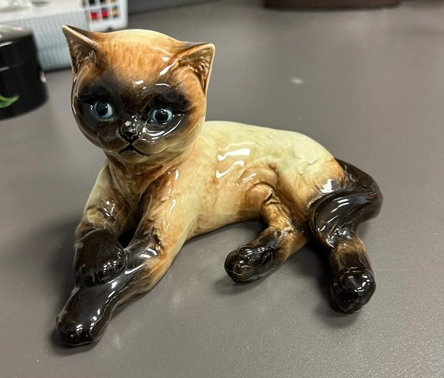 Animals-Figurines Siamese Cat- Lying Down - No Box by Goebel-1