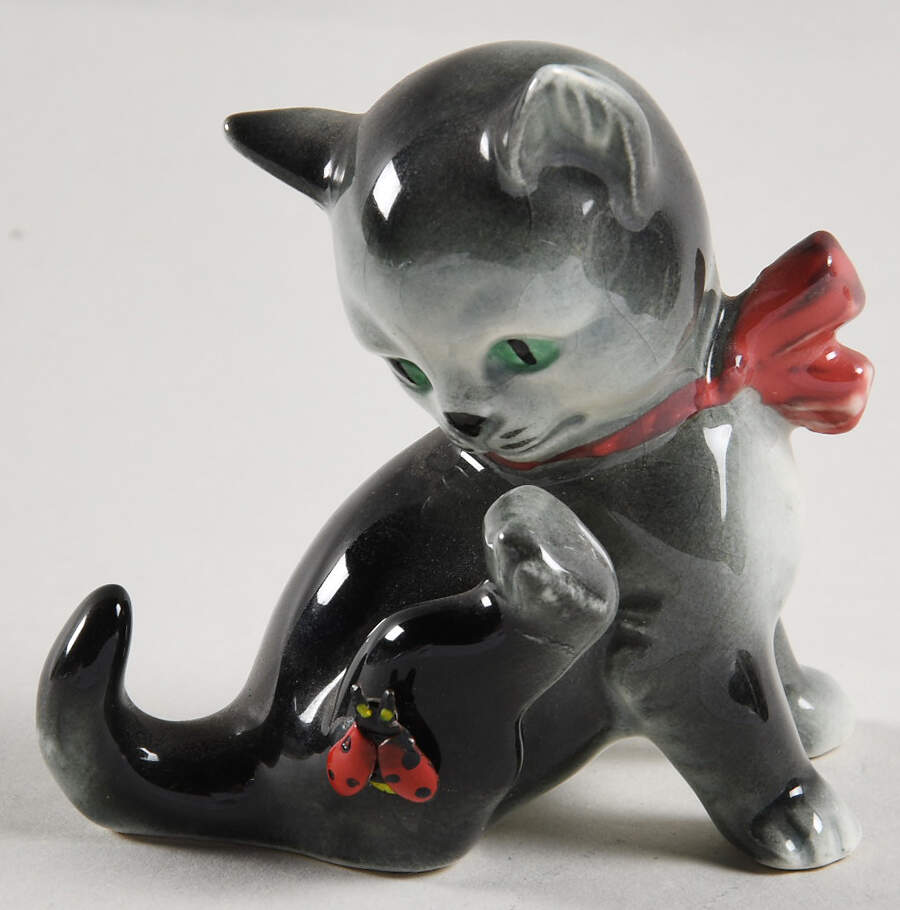 Animals-Figurines Grey Cat With Ladybug & Ribbon - No Box by Goebel-1