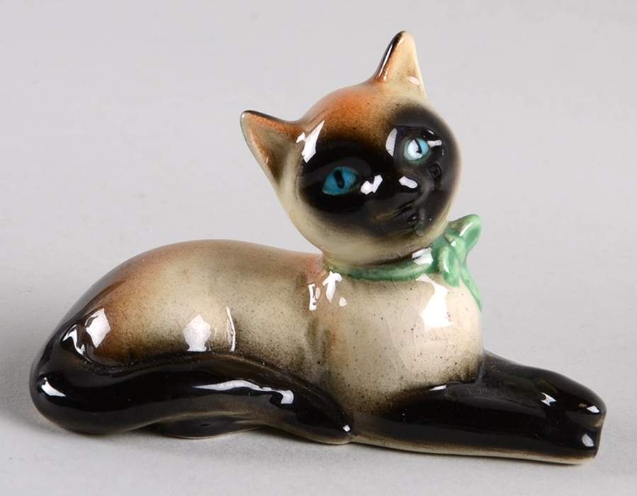 Animals-Figurines Lying Cat With Green Collar - No Box by Goebel-1