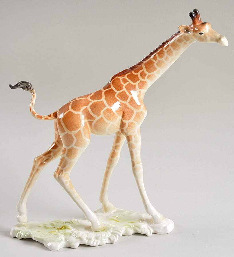Animals of The Serengeti Giraffe - Boxed by Goebel-1