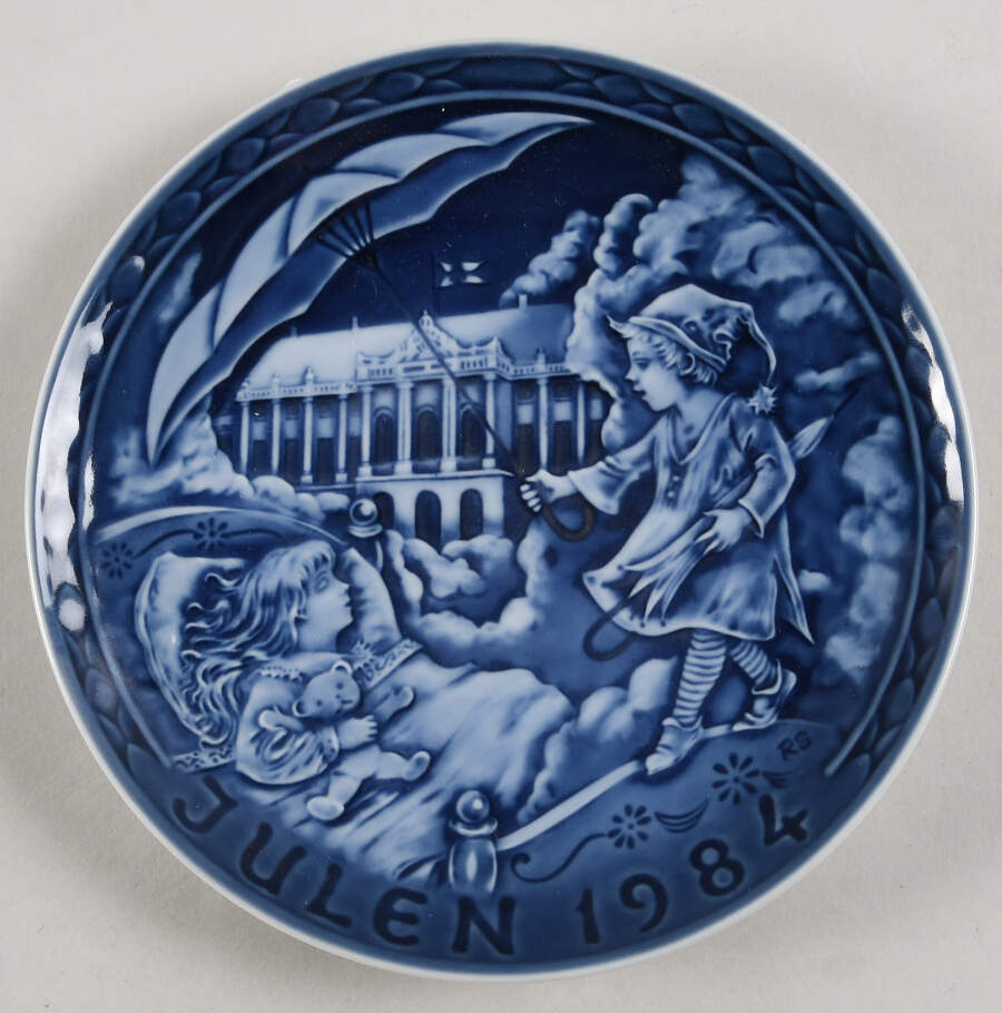 Grande Copenhagen Christmas Plate Sandman At Amalienborg - Boxed by Grande Copenhagen-1